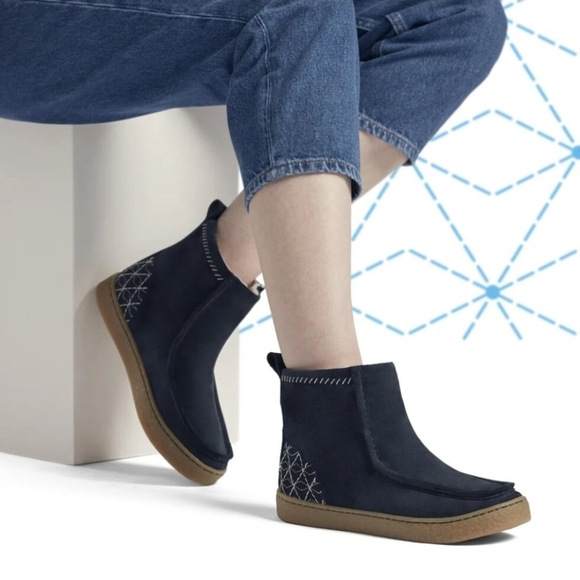🔹️ CLARKS🔹️ Barleigh Pull On Boots navy for womens - Picture 1 of 8
